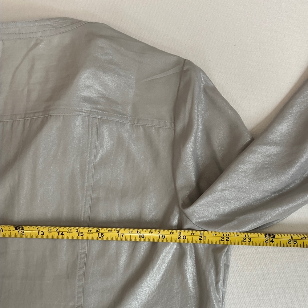 Chicos Gray Silver Shimmer Button Down Long Sleeve Utility Blouse Women’s 2 (L) - Picture 7 of 8